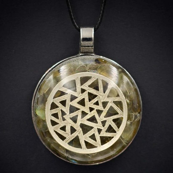 Labradorite Orgonite Pendant - Picture 1 of 2